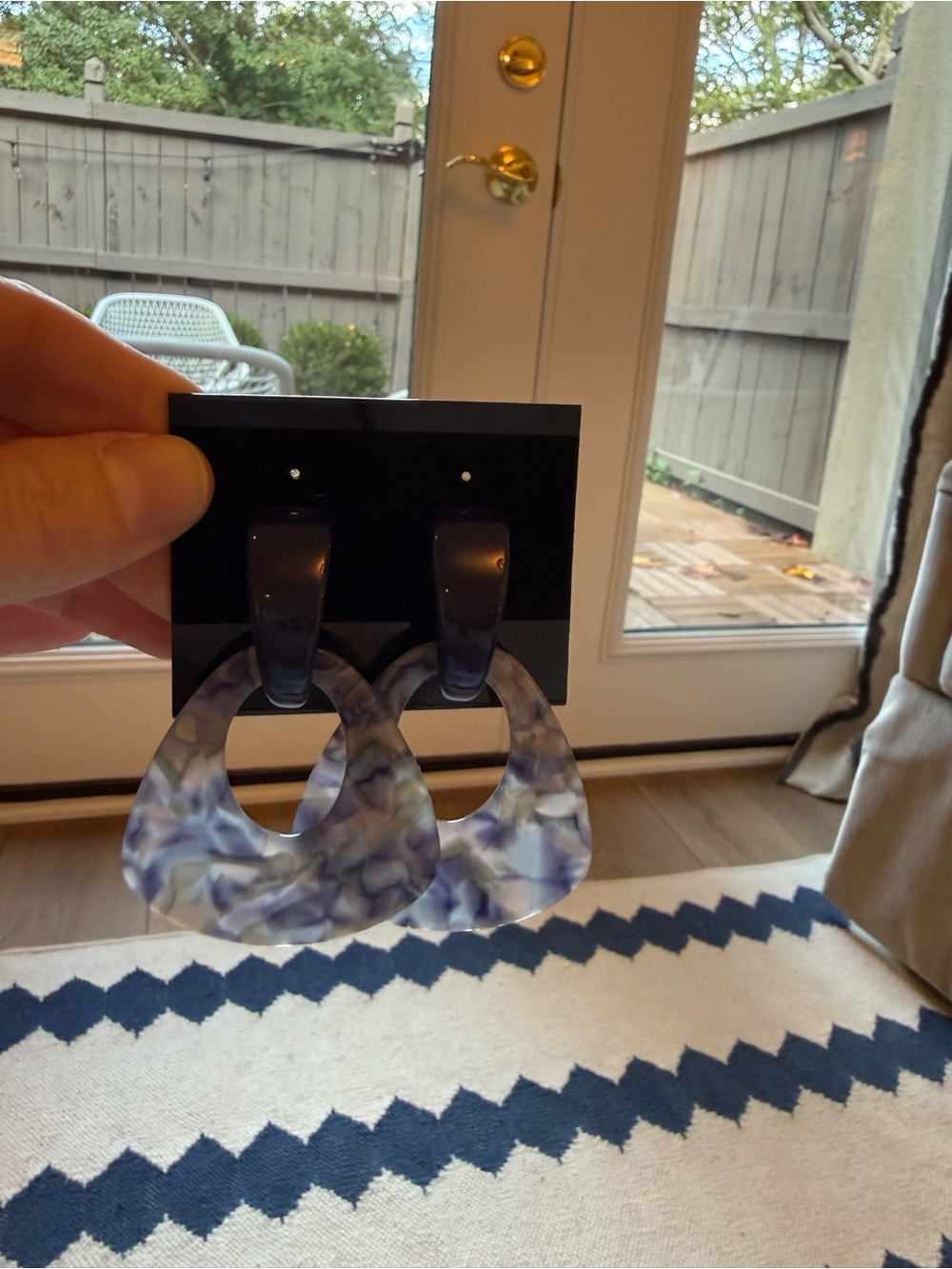 Kendra Scott Purple & Blue Marbled Drop Hoop Earrings